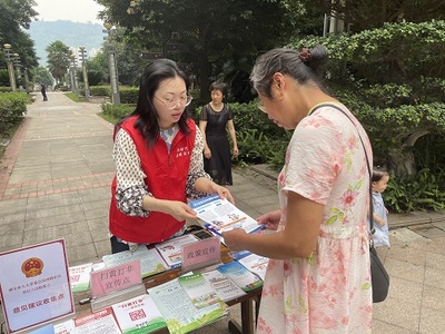 移动办公解民忧 服务群众“零距离”--青江街道汉碑路社区新时代文明实践站开展移动办公主题活动