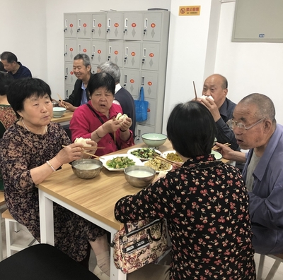 学党史 践初心 临潼:芷阳新苑社区开展助餐便民服务